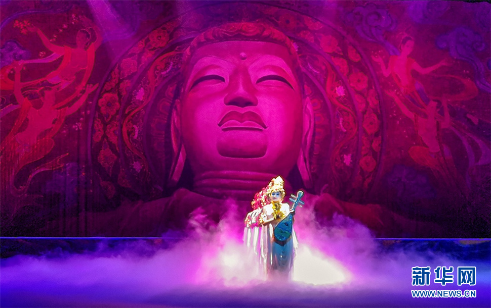 《絲路花雨》舞劇中的優(yōu)美舞蹈片段