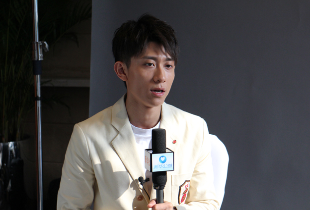 國有棟梁，大愛無疆；爾如嫩草，小愛芬芳。