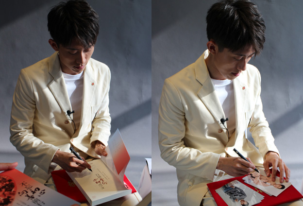 一個人最重要的素質(zhì)其實就是認(rèn)清自己，不管多么的成功，不要忘記自己的初心，這是最重要的。