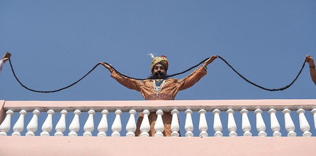 印&ldquo;美髯公&rdquo;胡長4米創世界記錄【圖】