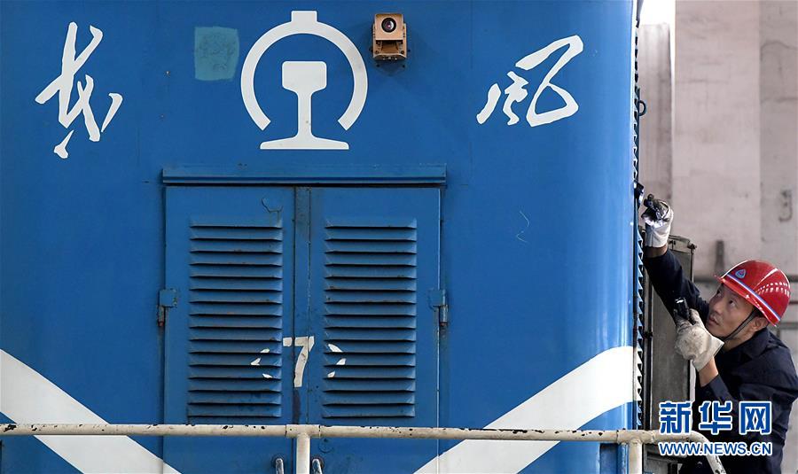 （圖片故事）（2）&ldquo;機(jī)車醫(yī)生&rdquo;李向前：&ldquo;望聞問(wèn)切&rdquo;保安全