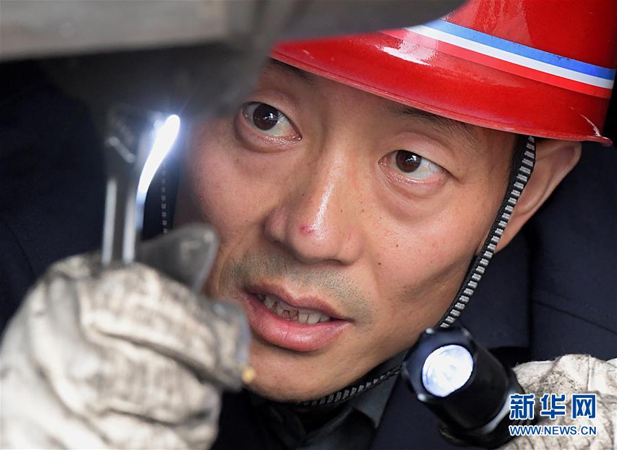 （圖片故事）（3）&ldquo;機車醫生&rdquo;李向前：&ldquo;望聞問切&rdquo;保安全