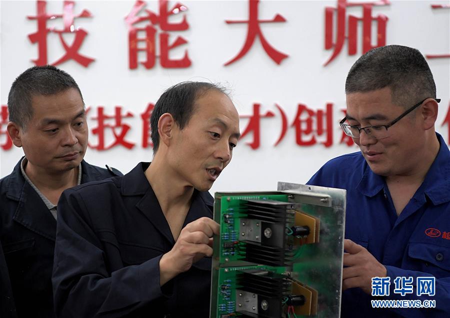 （圖片故事）（7）&ldquo;機車醫生&rdquo;李向前：&ldquo;望聞問切&rdquo;保安全