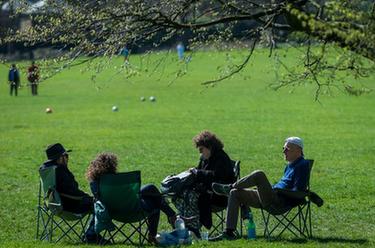 英國英格蘭地區開始逐步放寬&ldquo;禁足&rdquo;措施