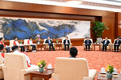 丁薛祥會(huì)見&ldquo;港澳青年看祖國(guó)&rdquo;各界港澳青年代表交流團(tuán)