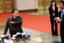 媒體聯(lián)手&ldquo;逮&rdquo;部長(zhǎng)