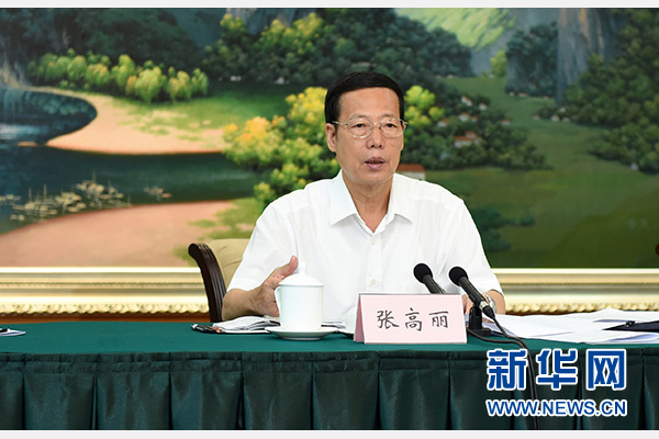 9月16日至18日，中共中央政治局常委、國(guó)務(wù)院副總理張高麗在廣西調(diào)研。這是9月17日，張高麗在南寧主持召開(kāi)&ldquo;十三五&rdquo;規(guī)劃編制工作座談會(huì)。 新華社記者張鐸攝 