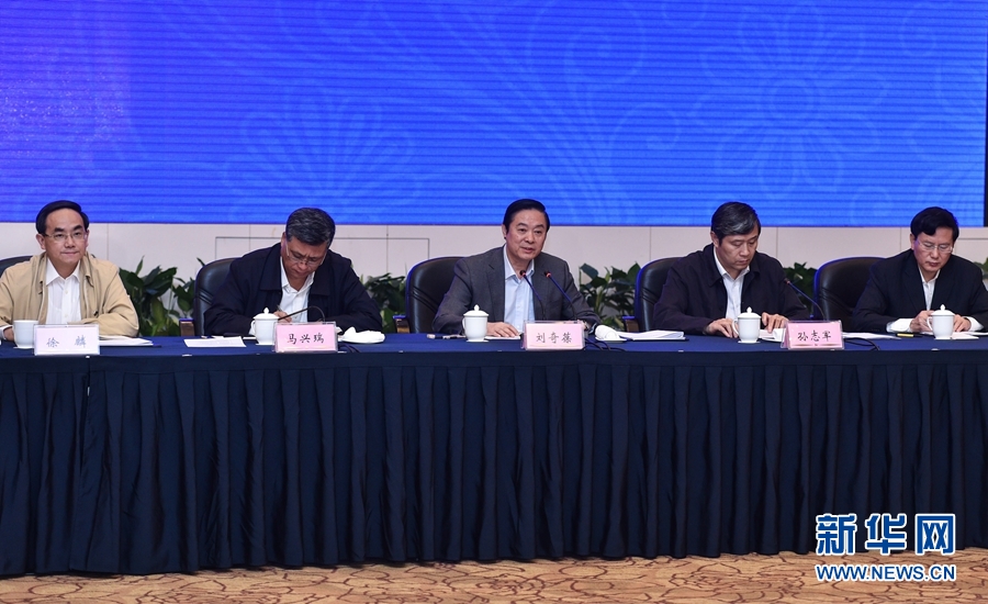 5月12日，中宣部在深圳召開以新發展理念引領文化改革發展座談會。中共中央政治局委員、中央書記處書記、中宣部部長劉奇葆出席會議并講話。新華社記者 毛思倩 攝