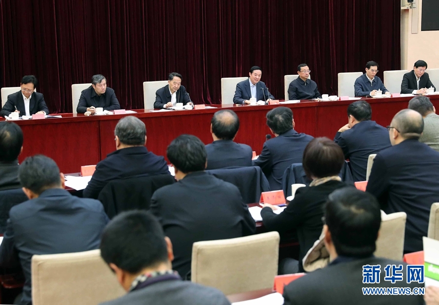 12月10日，中宣部在北京召開學習貫徹習近平總書記在中國文聯十大、中國作協九大開幕式上和會見中國記協第九屆理事會代表時重要講話精神座談會。中共中央政治局委員、中央書記處書記、中宣部部長劉奇葆出席會議并講話。新華社記者 劉衛兵 攝 