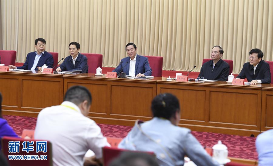 5月18日，中共中央政治局委員、中央書記處書記、中宣部部長劉奇葆在北京出席紀(jì)念新華書店成立80周年座談會(huì)并講話。 新華社記者 張領(lǐng) 攝