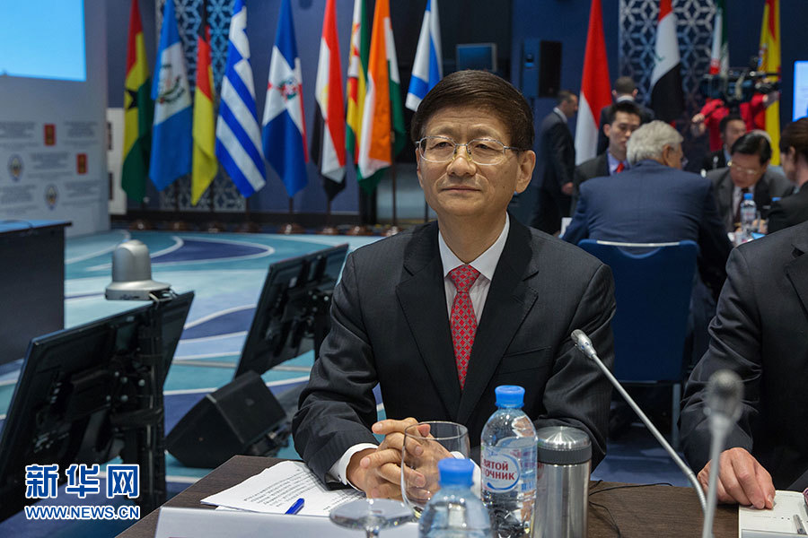 5月24日，在俄羅斯扎維多沃，中共中央政治局委員、中央政法委書記孟建柱出席國際安全事務(wù)高級代表會議。 5月24日，中共中央政治局委員、中央政法委書記孟建柱在俄羅斯出席國際安全事務(wù)高級代表會議，就加強國際執(zhí)法安全合作、防范打擊恐怖主義作主旨發(fā)言。來自95個國家和國際組織的代表參加會議。新華社記者白雪騏攝