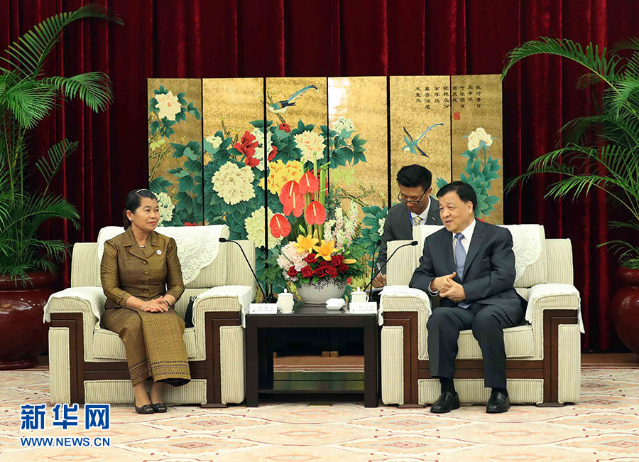 6月11日，中共中央政治局常委、中央書記處書記劉云山在福州會(huì)見來(lái)華出席金磚國(guó)家政黨、智庫(kù)和民間社會(huì)組織論壇的柬埔寨人民黨中央常委、副首相梅森安。新華社記者劉衛(wèi)兵攝