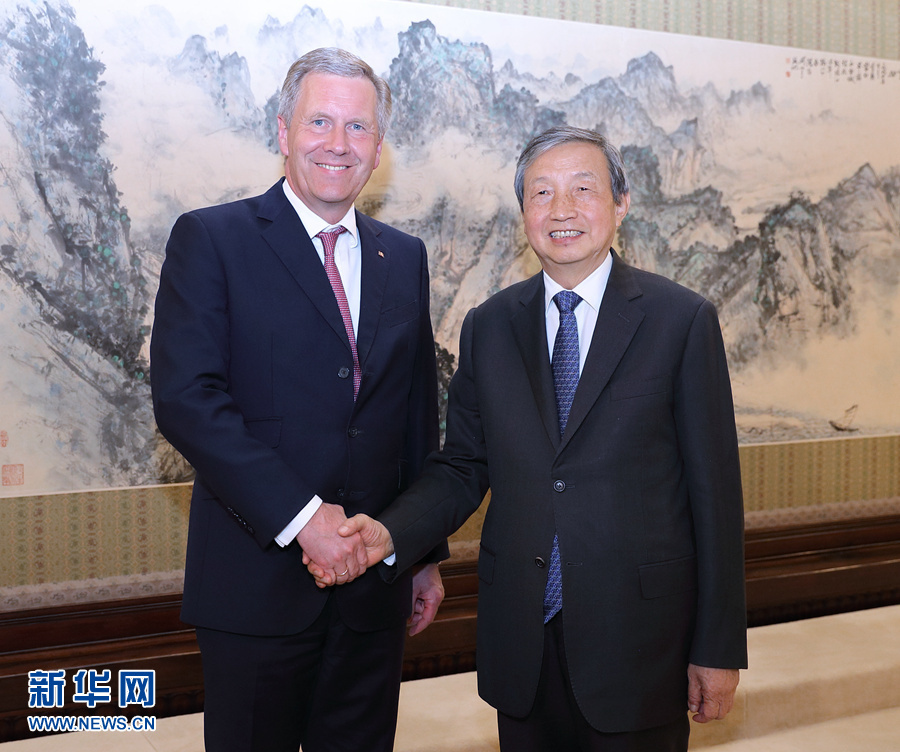 6月13日，國務院副總理馬凱在北京中南海紫光閣會見德國前總統、全球中小企業聯盟全球主席武爾夫。 新華社記者 王曄 攝 