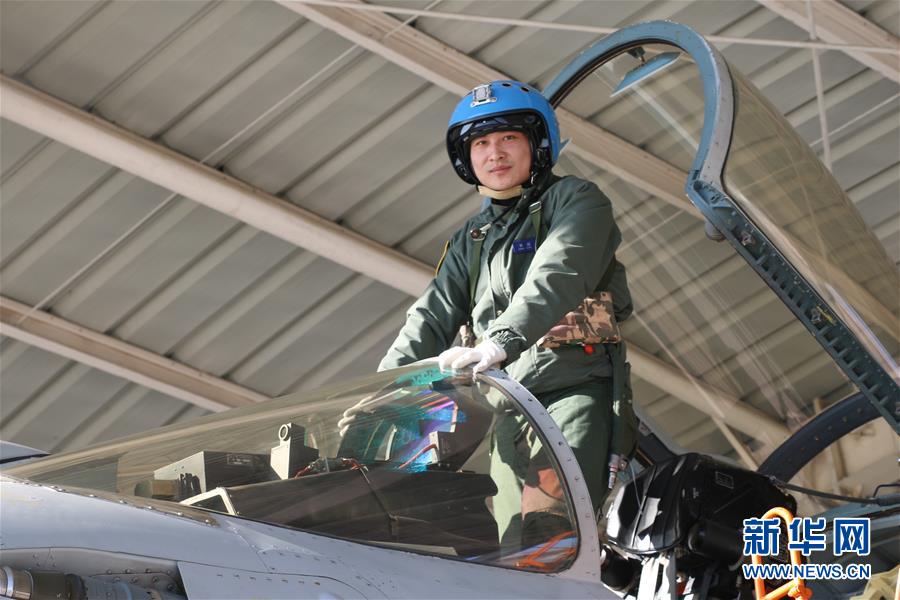 （建軍90周年&middot;英雄&middot;圖文互動）（1）聽，渤海灣有風(fēng)吹過來&mdash;&mdash;追記海軍某艦載航空兵部隊一級飛行員張超