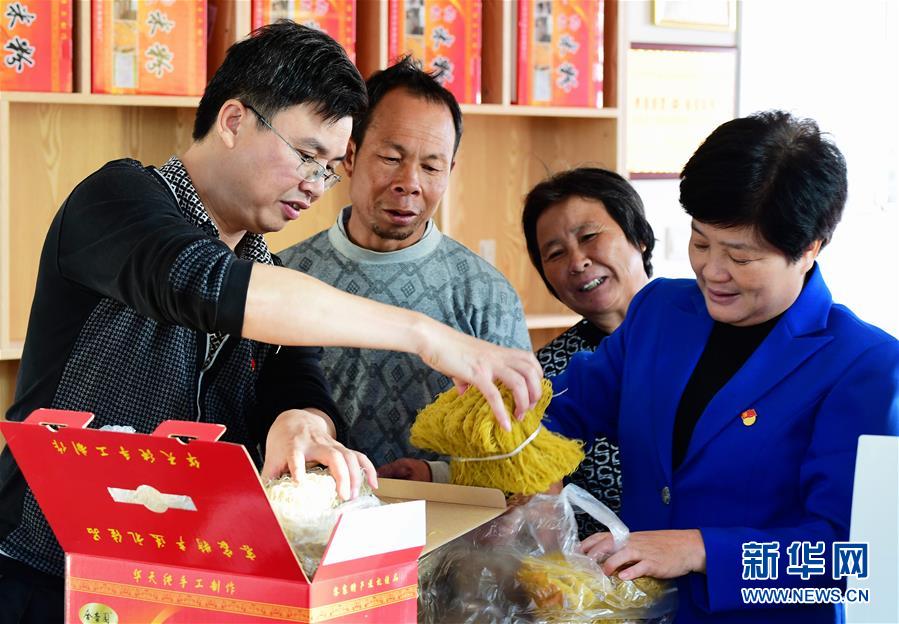 （十九大代表在基層&middot;圖文互動(dòng)）（2）沈騰香：保護(hù)好綠水青山 圓鄉(xiāng)親們小康夢
