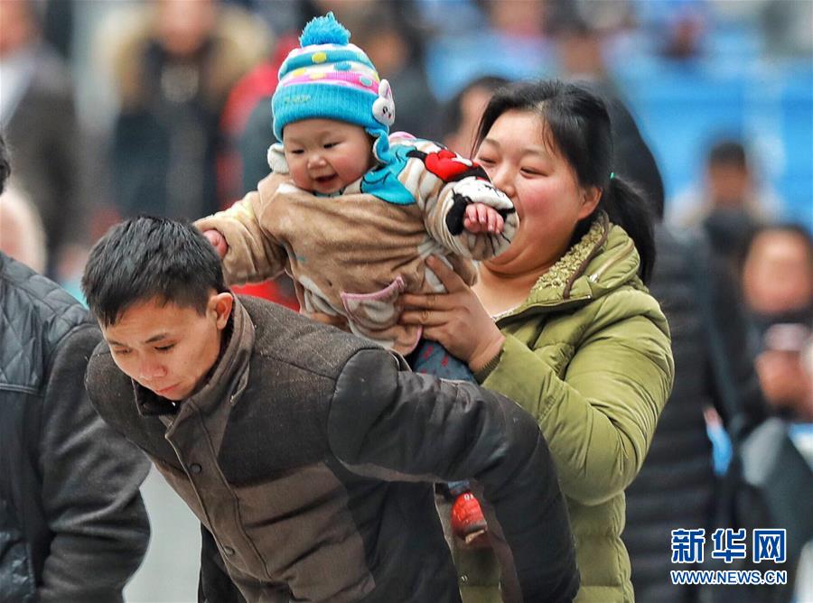 （關注春運）（4）春運中的&ldquo;萌寶寶&rdquo;