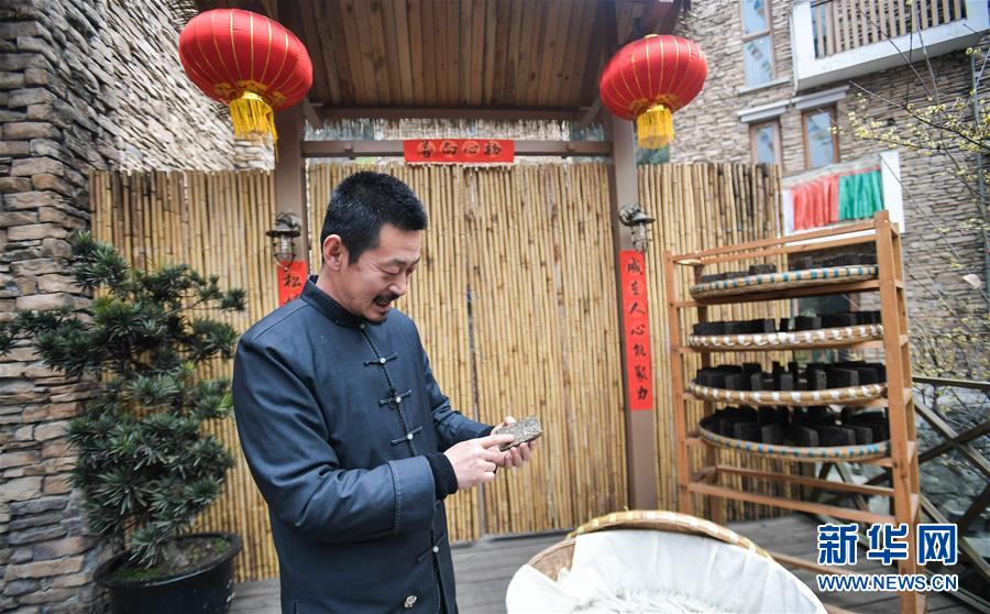 （新媒體專(zhuān)線(xiàn)）（5）我們對(duì)美好生活更加充滿(mǎn)信心&mdash;&mdash;習(xí)近平總書(shū)記春節(jié)前夕赴四川看望慰問(wèn)回訪(fǎng)記 