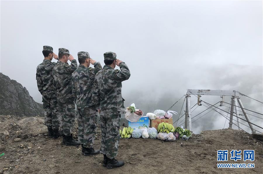 （圖文互動）（9）特寫：&ldquo;八一&rdquo;禮物，飛向云端哨所