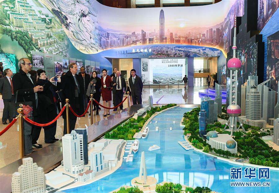（文化）（1）&ldquo;偉大的變革&mdash;&mdash;慶祝改革開放40周年大型展覽&rdquo; 迎來外賓專場(chǎng)