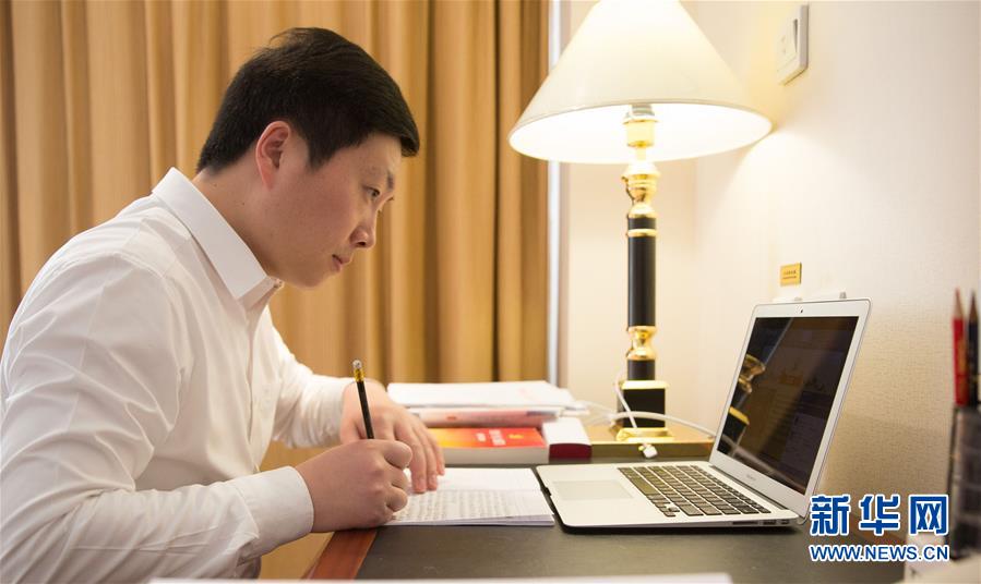 （兩會(huì)&middot;基層代表履職故事）（2）全國(guó)人大代表?xiàng)铒w飛：讓農(nóng)民工有更好的職業(yè)上升通道