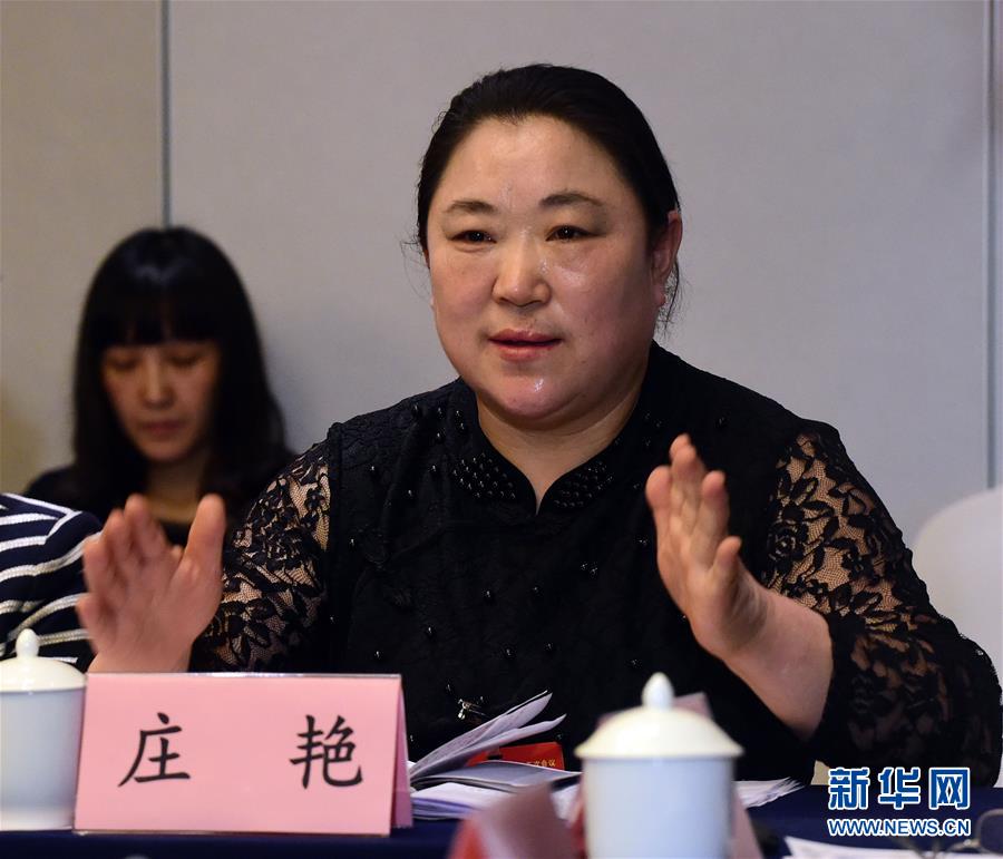 （新春走基層&middot;代表委員履職）（5）馬路牙子上當代表&mdash;&mdash;環衛工人莊艷的履職故事