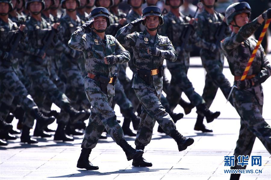 （新華全媒頭條&middot;強(qiáng)軍思想引領(lǐng)新征程&middot;圖文互動）（4）那一刻，我們光榮接受檢閱