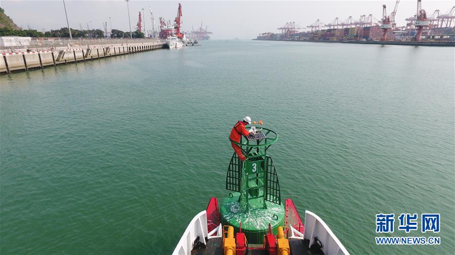（新華全媒頭條&middot;圖文互動）（10）守望&mdash;&mdash;記舢舨洲&ldquo;島主&rdquo;黃燦明一門四代航標工