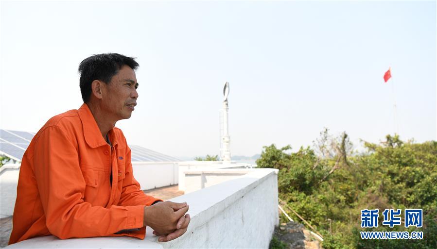 （新華全媒頭條&middot;圖文互動）（3）守望&mdash;&mdash;記舢舨洲&ldquo;島主&rdquo;黃燦明一門四代航標工