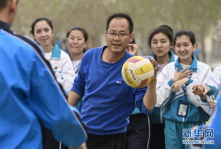 （新華全媒頭條&middot;圖文互動）（6）大漠小城的別樣青春&mdash;&mdash;記內(nèi)地青年學子扎根新疆且末教書育人