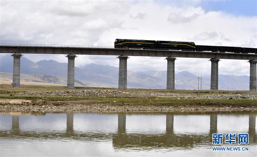 （新華全媒頭條&middot;壯麗70年&middot;奮斗新時(shí)代&middot;圖文互動(dòng)）（16）開拓雪域高原的夢想之路&mdash;&mdash;來自青藏鐵路的蹲點(diǎn)報(bào)告