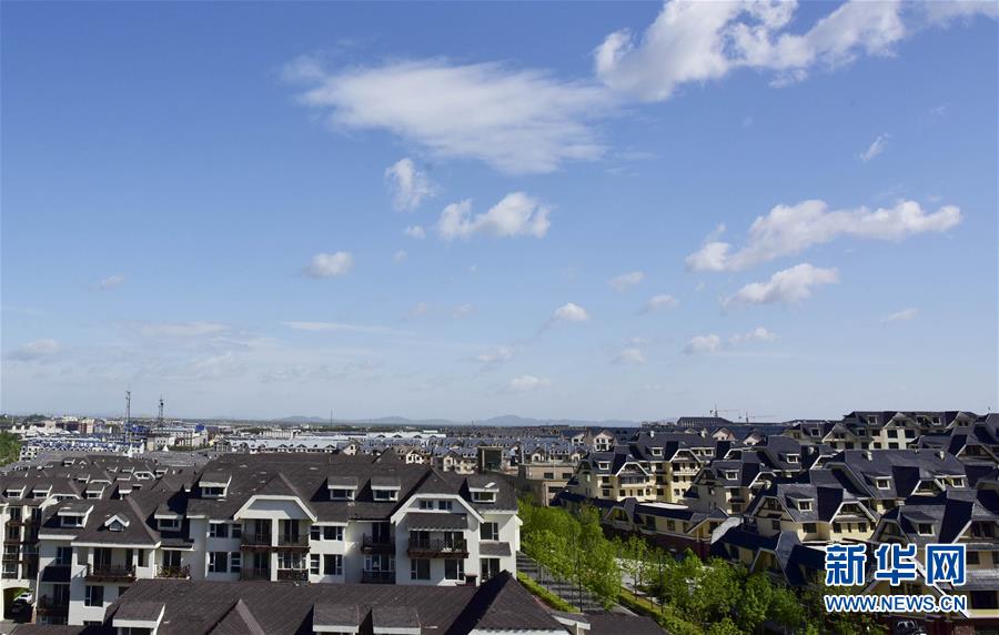 （在習近平新時代中國特色社會主義思想指引下&mdash;&mdash;新時代新作為新篇章&middot;圖文互動）（1）在這里，遇見&ldquo;詩和遠方&rdquo;&mdash;&mdash;長白山下&ldquo;第一鎮&rdquo;的全域旅游實踐