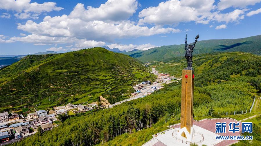 （壯麗70年&middot;奮斗新時(shí)代&mdash;&mdash;記者再走長(zhǎng)征路&middot;圖文互動(dòng)）（3）記者手記：紀(jì)念碑下的隨想