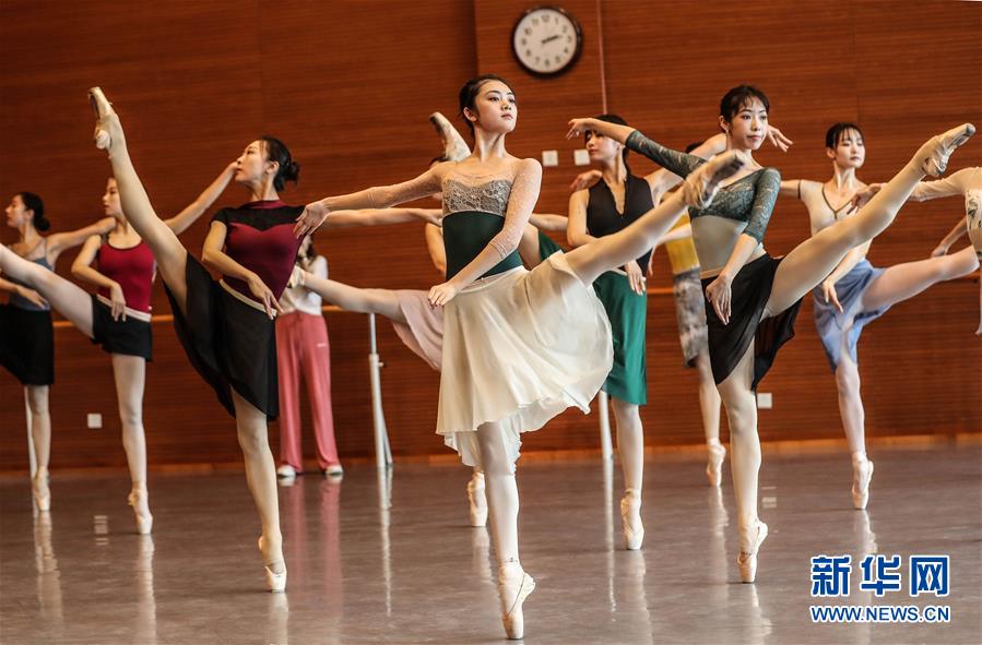 （新華全媒頭條&middot;圖文互動）（1）東方回旋曲&mdash;&mdash;黑土地上飛出&ldquo;白天鵝&rdquo;