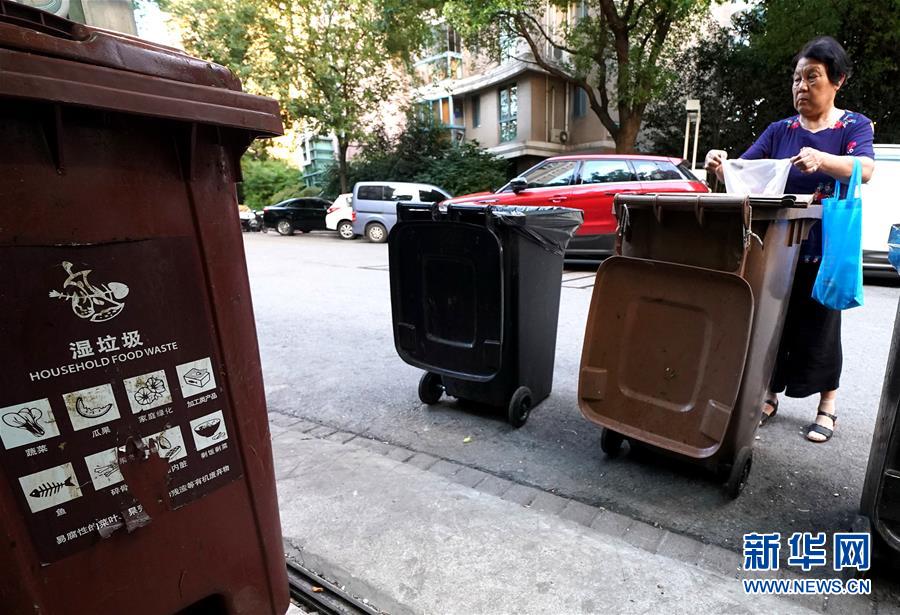 （新華視點(diǎn)&middot;圖文互動(dòng)）（1）上海垃圾分類&ldquo;滿月&rdquo;：&ldquo;拎得清&rdquo;了，&ldquo;守得住&rdquo;么？