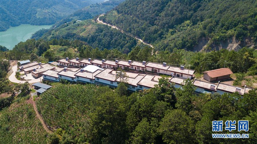 （在習近平新時代中國特色社會主義思想指引下&mdash;&mdash;新時代新作為新篇章&middot;總書記關心的百姓身邊事&middot;圖文互動）（1）&ldquo;四好農村路&rdquo;：通向幸福，通向遠方