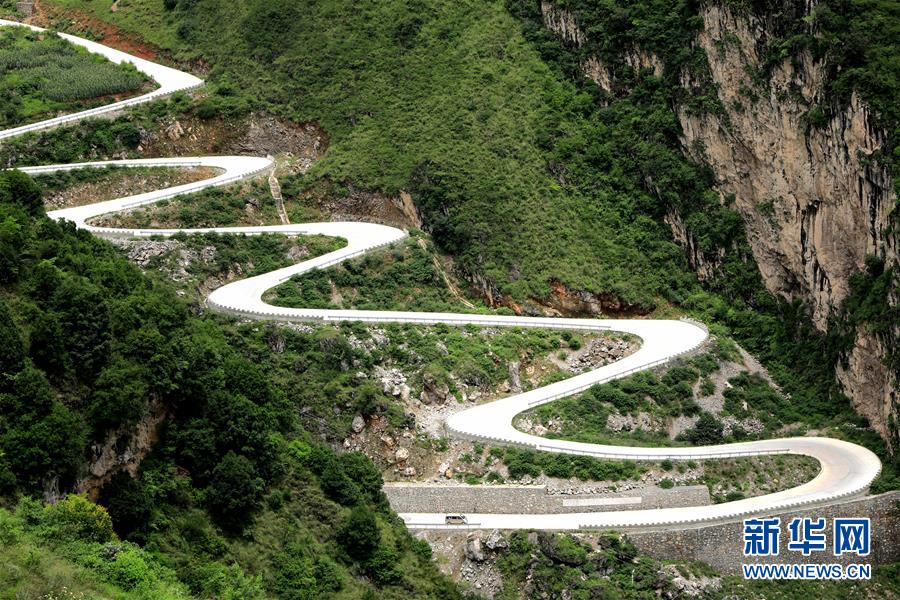 （在習近平新時代中國特色社會主義思想指引下&mdash;&mdash;新時代新作為新篇章&middot;總書記關心的百姓身邊事&middot;圖文互動）（2）&ldquo;四好農村路&rdquo;：通向幸福，通向遠方