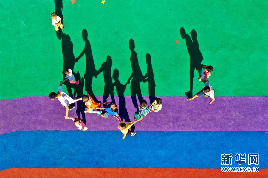 （在習(xí)近平新時(shí)代中國(guó)特色社會(huì)主義思想指引下&mdash;&mdash;新時(shí)代新作為新篇章&middot;總書記關(guān)心的百姓身邊事&middot;圖文互動(dòng)）（3）特別的愛(ài)，給特別的你&mdash;&mdash;特殊教育的別樣風(fēng)景