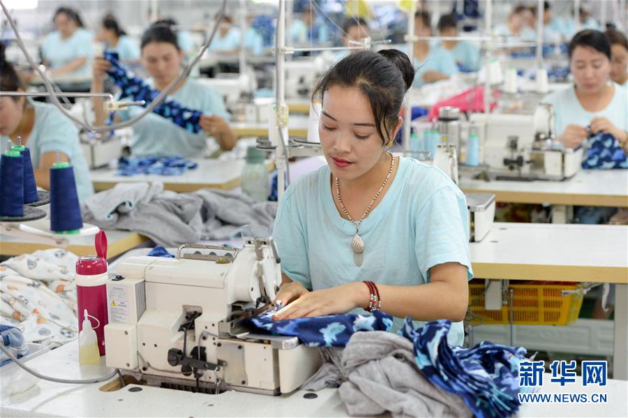 （決戰(zhàn)決勝脫貧攻堅(jiān)&middot;圖文互動(dòng)）（1）&ldquo;她力量&rdquo;托起南疆脫貧攻堅(jiān)&ldquo;新引擎&rdquo;