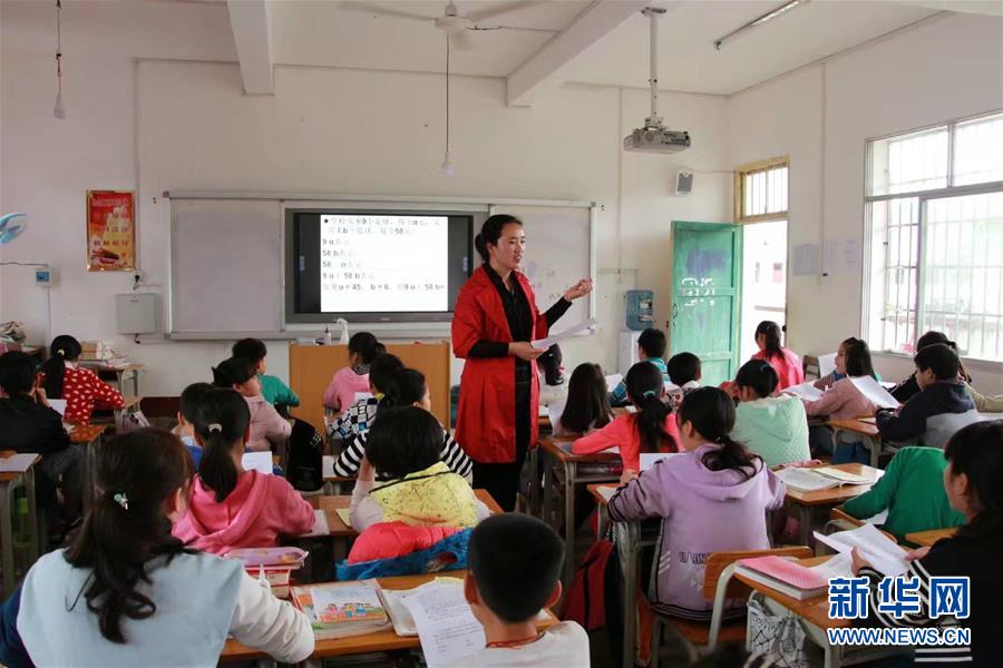 （圖文互動）（1）&ldquo;擔起山里娃沉甸甸的夢想&rdquo;&mdash;&mdash;記廣西大石山區小學教師蒙曉梅