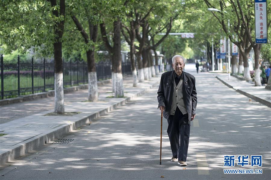 （今日關(guān)注&middot;科技獎(jiǎng)勵(lì)大會(huì)&middot;圖文互動(dòng)）（4）此生屬于祖國，此生無怨無悔&mdash;&mdash;隱身30年的中國核潛艇先驅(qū)黃旭華