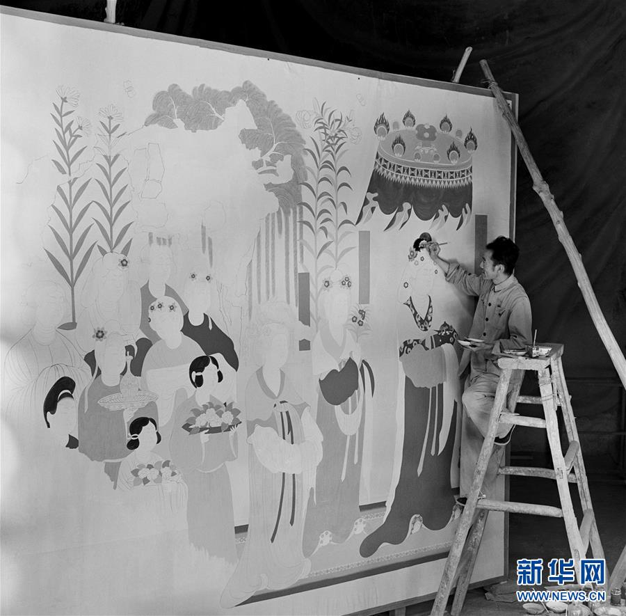 （時(shí)代先鋒&middot;圖文互動(dòng)）（5）此生不悔入沙海 勇?lián)厝问家?jiàn)金&mdash;&mdash;敦煌研究院文物保護(hù)利用群體群像