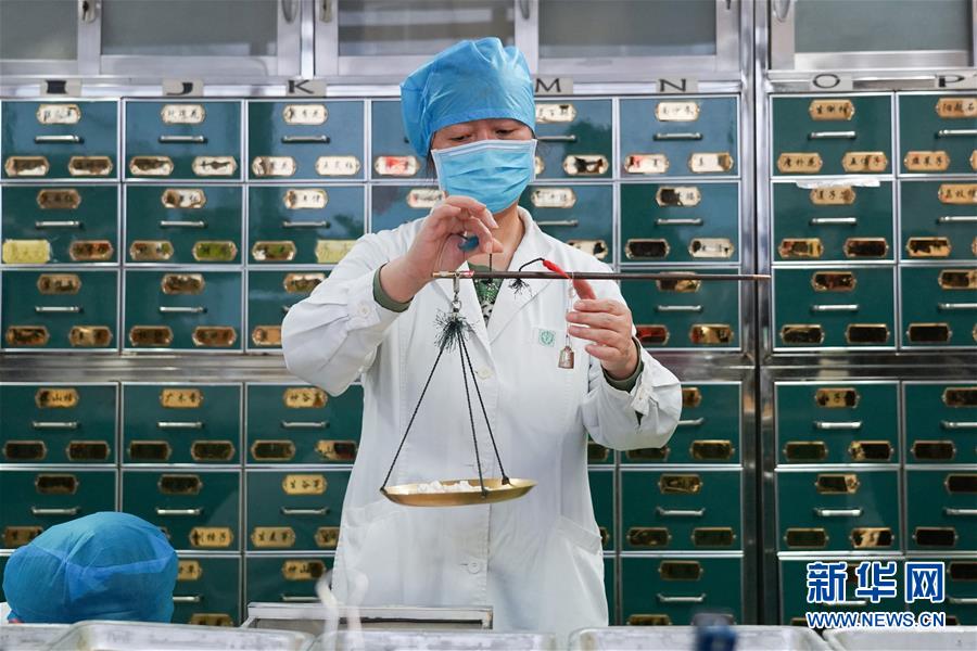 （聚焦疫情防控&middot;圖文互動）（6）參與救治新冠肺炎確診病例超八成&mdash;&mdash;中醫藥在抗擊疫情中貢獻力量