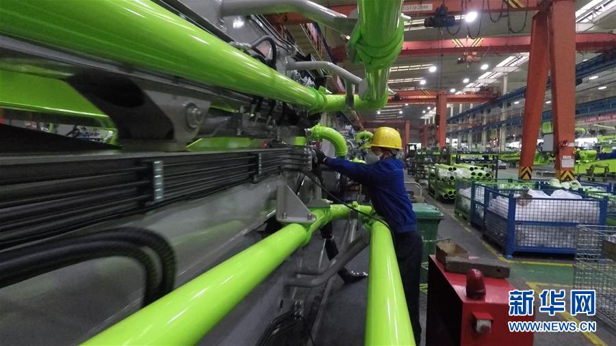 （圖文互動）（1）吃粉擼串，商圈&ldquo;打卡&rdquo;，動車出廠&mdash;&mdash;湖南&ldquo;標簽&rdquo;復(fù)蘇記