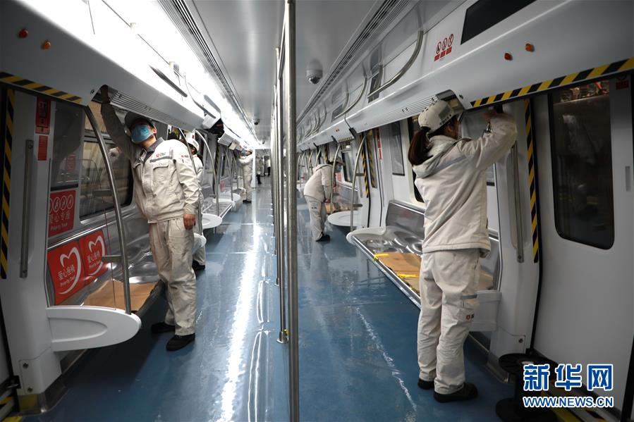 （圖文互動）（3）吃粉擼串，商圈&ldquo;打卡&rdquo;，動車出廠&mdash;&mdash;湖南&ldquo;標簽&rdquo;復(fù)蘇記