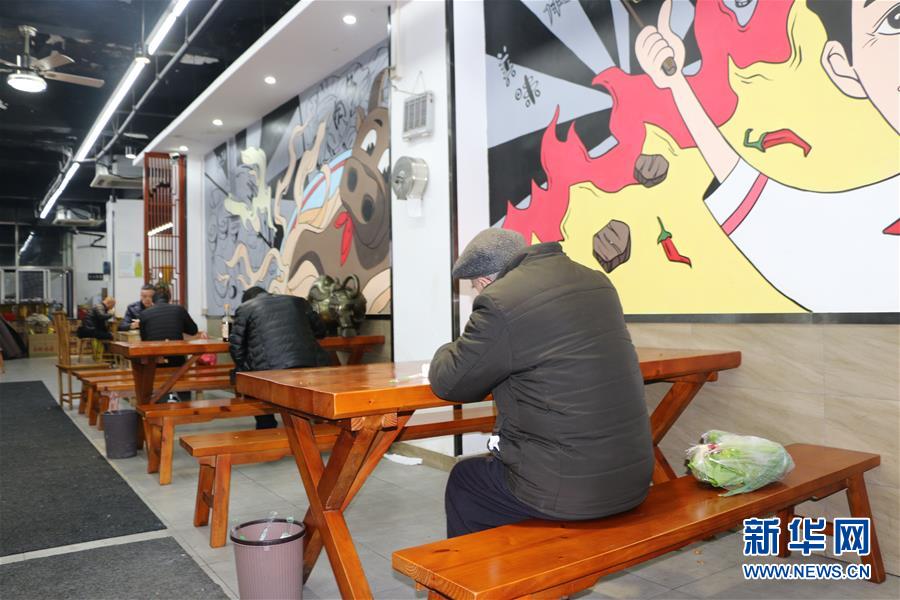 （圖文互動）（5）吃粉擼串，商圈&ldquo;打卡&rdquo;，動車出廠&mdash;&mdash;湖南&ldquo;標簽&rdquo;復(fù)蘇記