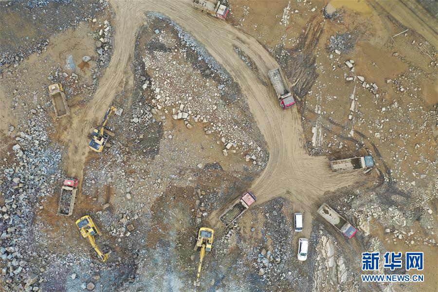 （抓好經(jīng)濟發(fā)展 應(yīng)對復(fù)雜局面&middot;圖文互動）（4）把疫情造成的損失降到最小&mdash;&mdash;廣西生產(chǎn)一線見聞