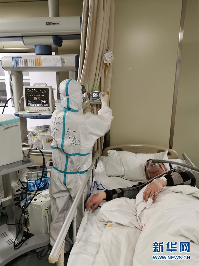 （一線抗疫群英譜&middot;圖文互動）（4）生命之光，溫暖&ldquo;無面之交&rdquo;&mdash;&mdash;記抗疫一線重癥監護室90后護士金鈺 