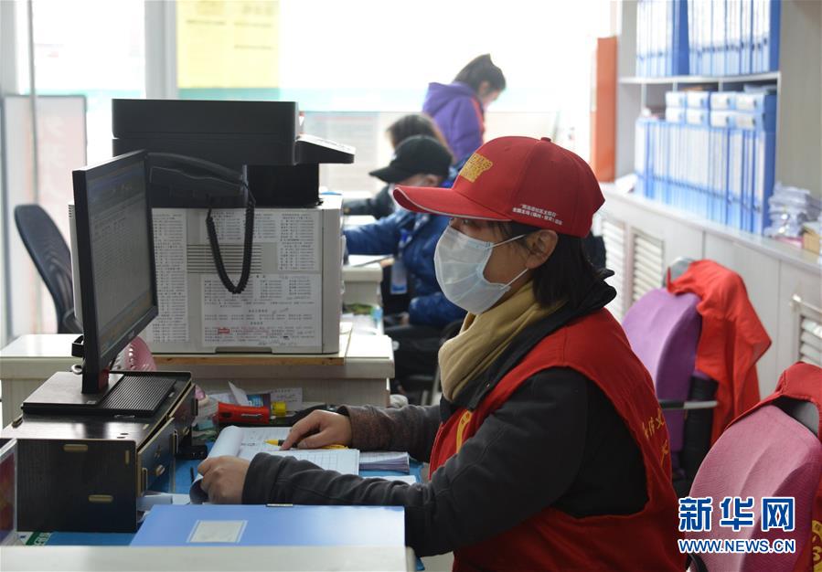 （一線抗疫群英譜&middot;圖文互動）（2）社區書記李悅：兩個多月，沒和家人吃過一次團圓飯