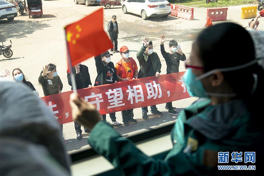 （聚焦疫情防控&middot;圖文互動）（1）分秒必爭！一切為了治病救人&mdash;&mdash;中國抗疫生命至上的生動實踐