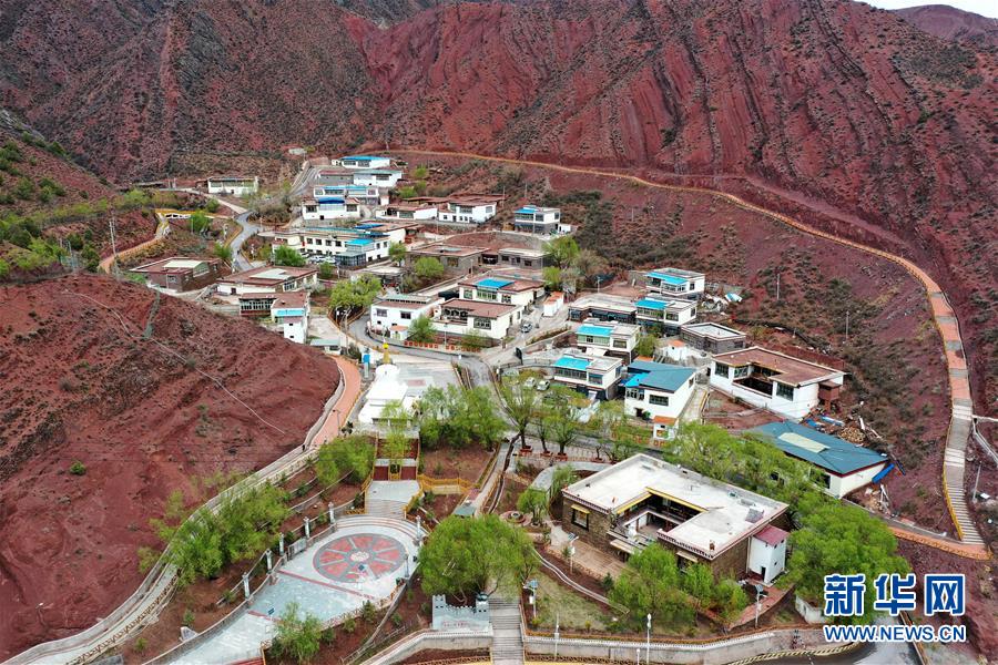 （圖文互動）（1）康巴漢子巧手&ldquo;畫&rdquo;出致富路